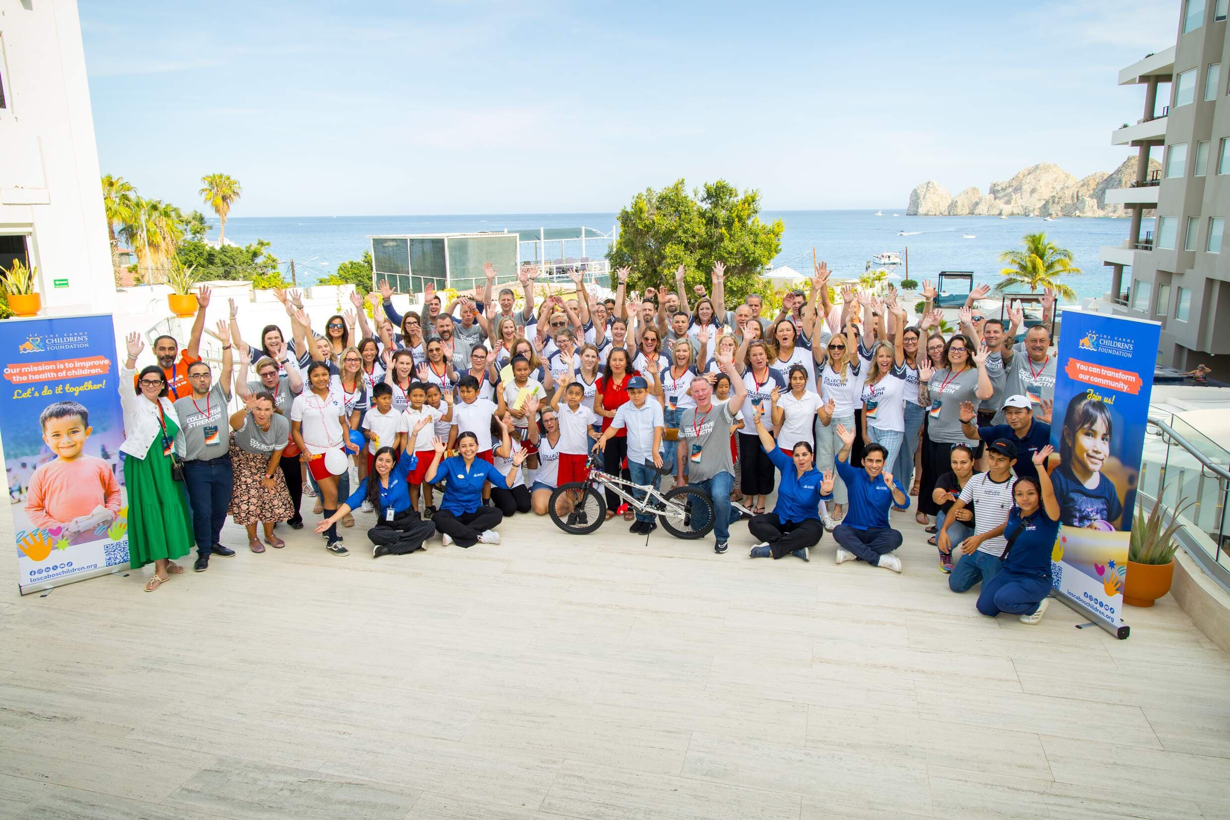 The Noble House employee team group photo while volunteering.