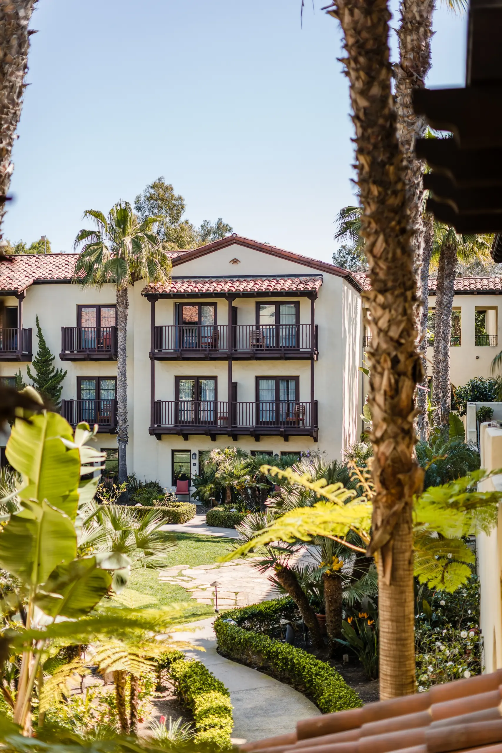 Picture of a building from the Estancia La Jolla in California