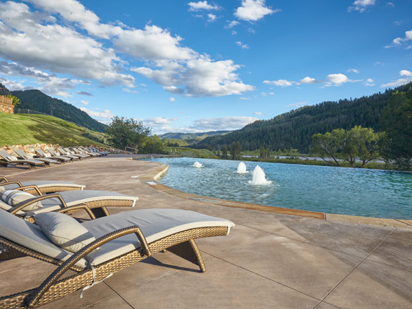 view of the pool at Snake River Sporting Club