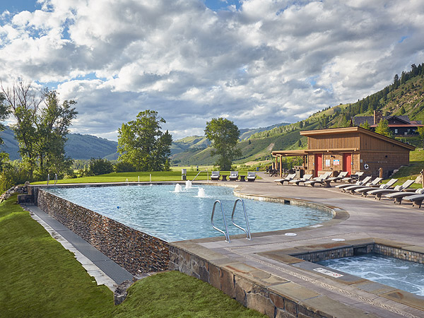 view of the pool at Snake River Sporting Club